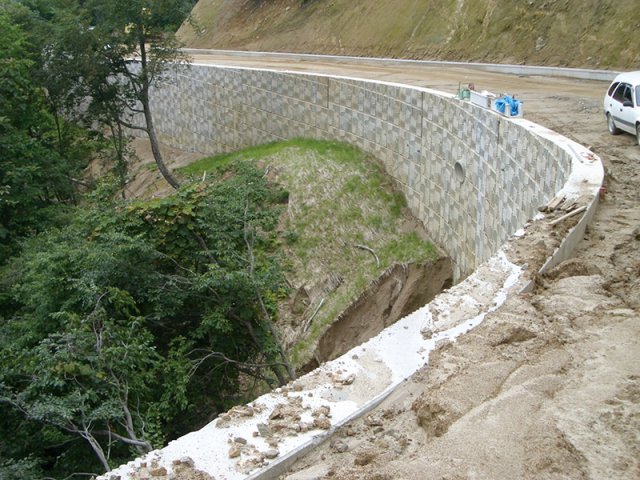 ハイティーウォール | 擁壁・法面保護