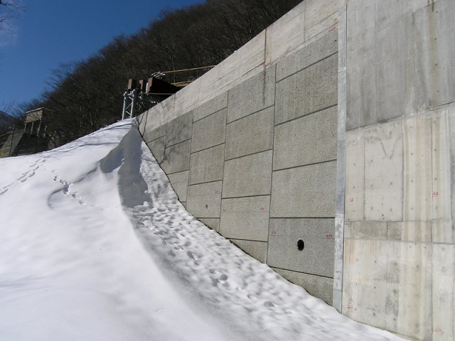 スーパーテール | 擁壁・法面保護