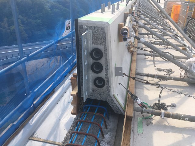 DAK式プレキャスト壁高欄システム | 橋梁関連