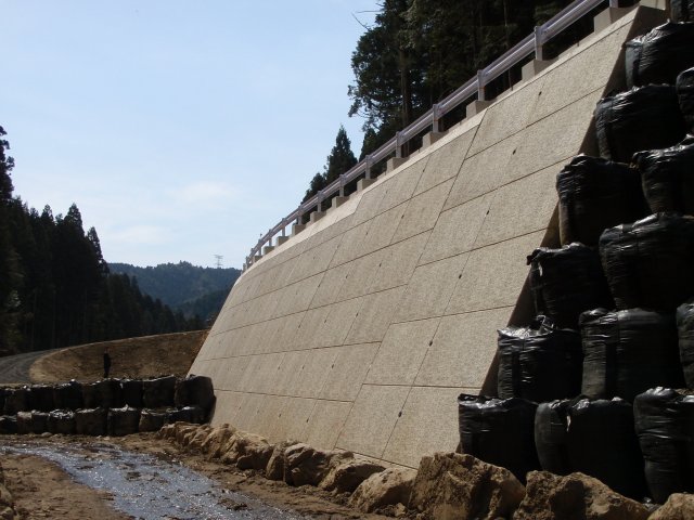 ゴ・ブロック | 擁壁・法面保護