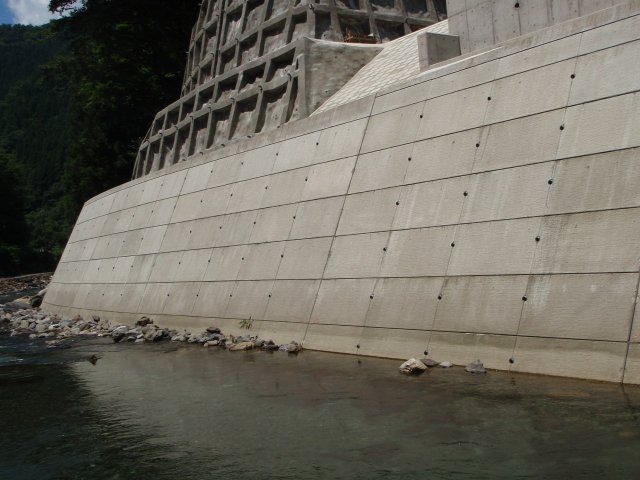 ゴ・ブロック | 擁壁・法面保護