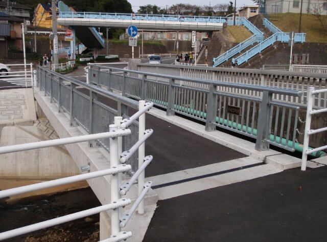 プレテンション方式軽荷重スラブ橋 | 橋梁関連